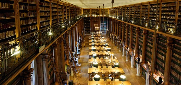 Salle de lecture Bibliothèque Mazarine depuis galerie. Photo: Remi Mathis/Marie-Lan Nguyen via Creative Commons