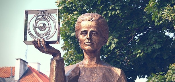 Marie Skłodowskiej-Curie statuue at Warsaw