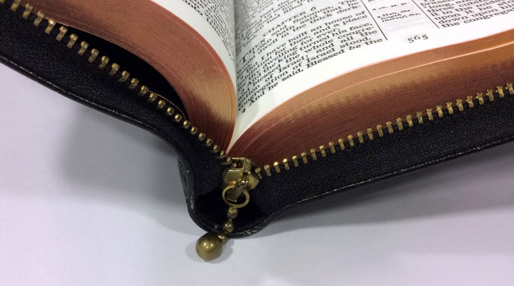 Cambridge Bible with zip open