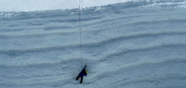 Measuring snow and firn layers at Suyuparina glacier. Photo: Christian Huggel